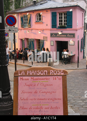 romantisches Restaurant La Maison Rose mit Nahaufnahme von Menü Montmartre Paris Frankreich Stockfoto