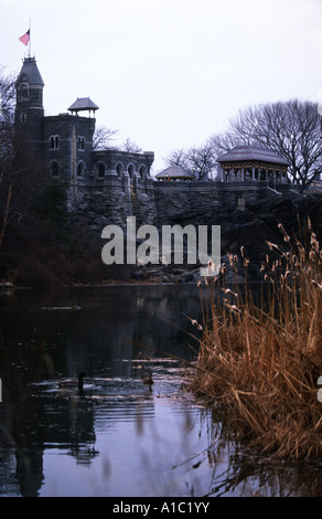 Herbst in New York Central Park Schloss Belvedere Central Park Stockfoto