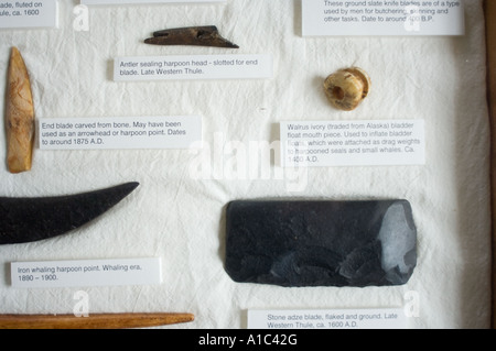 Walfang-Artefakte im Herschel Island Museum aus der Mackenzie River Delta Yukonterritorium, Kanada Stockfoto