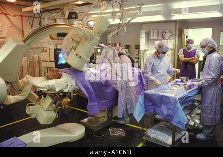 Weiten Blick über einen Herzkatheter Labor in Maryland während einer Ballon-Angioplastie-Prozedur Stockfoto