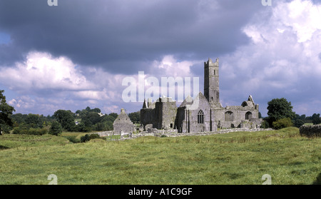 QUIN ABTEI. COUNTY CLARE. REPUBLIK IRLAND Stockfoto