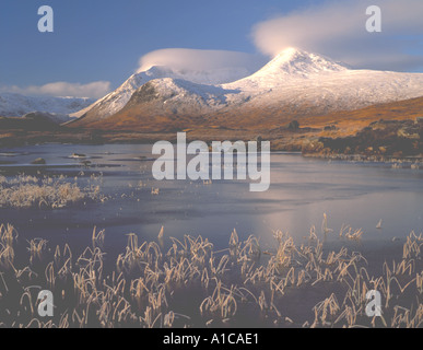 Montieren Sie schwarz reichen gesehen über Rannoch Moor in Winter, Highland Region, Schottland, Großbritannien. Stockfoto