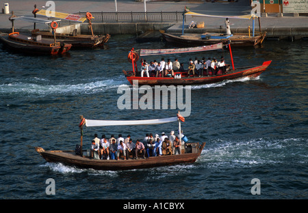 Dubai Stadt VAE Vereinigte Arabische Emirate Ansicht Boote creek Stockfoto