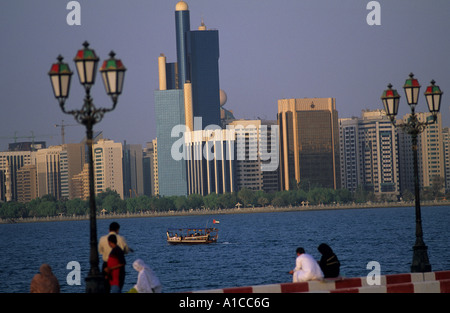 Abu Dhabi VAE Arabische Emirate Stadtarchitektur Ansicht Stockfoto