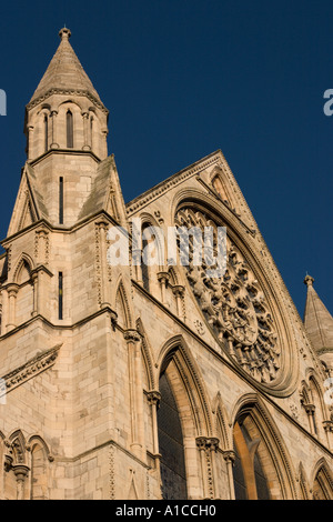 York Minster sonnigen Angeberei die architektonischen details Stockfoto