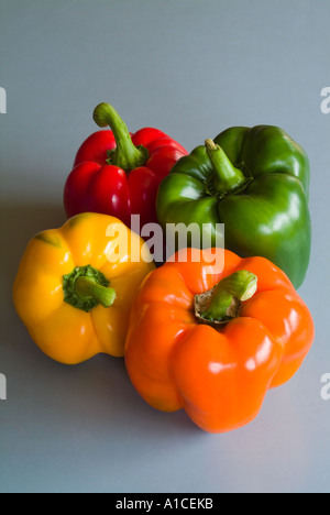 Grün, orange, gelb, rot, mehrfarbig Paprika Stockfoto