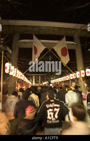 Japaner Warteschlange zu feiern und beten auf den Silvesterabend, Utou Schrein, Aomori City Stockfoto