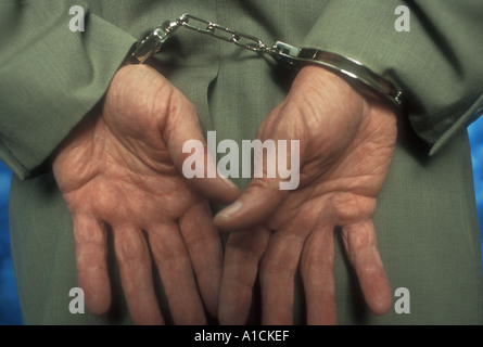 Mann in Handschellen Stockfoto