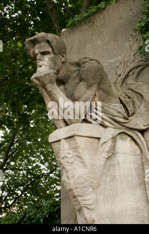 Charles Baudelaire Ehrenmal auf dem Friedhof Montparnasse in Paris Frankreich Stockfoto