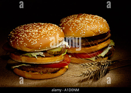 Zwei appetitlichen Hamburger Stilleben Stockfoto