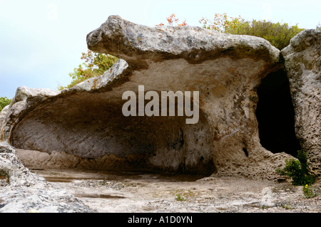 Höhle in die Krim Eski-Kermen Fels geschnitten Stockfoto