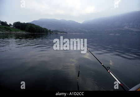 Angeln im fjord Stockfoto