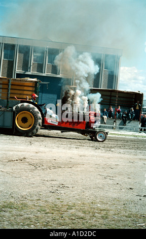 Traktor pulling in Norwegen Stockfoto