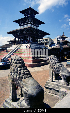 Tempel-Durbar Square Kathmandu Tal Schritte Nepal Asien Stein Löwe Fabeltier Carving Statue historischen alten Stockfoto