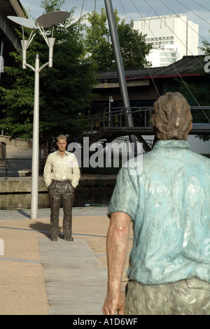 Sean Henry Skulpturen von der Grand Union Canal in Paddington Stockfoto