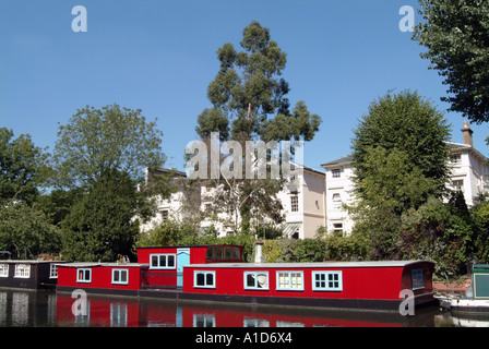 Hausboot am Grand Union Canal in der Nähe von Little Venice in London Stockfoto