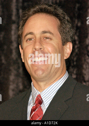 Komiker Jerry Seinfeld spricht während einer Zeremonie. Stockfoto