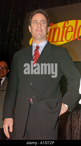 Komiker Jerry Seinfeld spricht während einer Zeremonie. Stockfoto