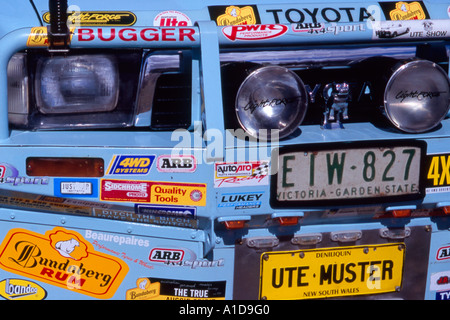 Frontstoßstange von einem australischen Ute (Nutzfahrzeug) mit amtlichen Kennzeichen, spot Lampen und Fahrer Auto im Zusammenhang mit Aufkleber und Stockfoto