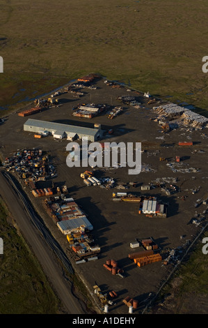 Luftaufnahmen von den Schrottplatz in der Inupiat Dorf von Barrow nationalen Erdöl Reserven arktischen Küste Alaskas Stockfoto