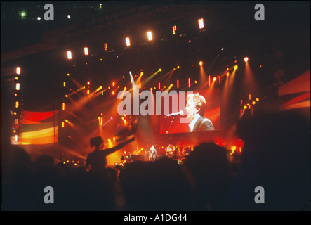 Eric Clapton beim Konzert für Tsunami Relief Appeal Millennium Stadion Cardiff South Wales durchführen Stockfoto
