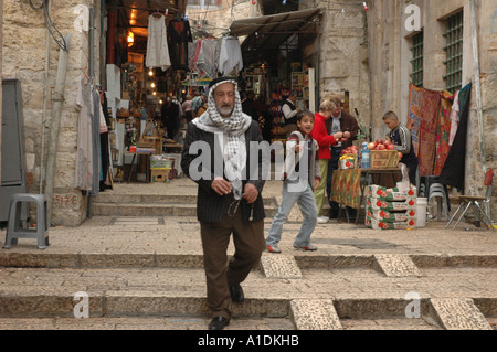 Der Markt in die engen gepflasterten Gassen alte Stadt Jerusalem Israel gesteinigt Stockfoto