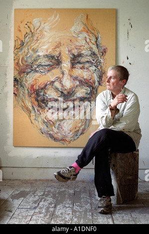 Künstler Maggi Hambling in ihrem Atelier in london Stockfoto