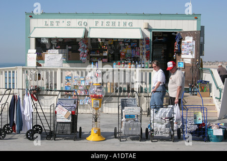 Huntington Beach California, Stadtpier, Souvenirstand, Angelzubehör, CA050121206 Stockfoto