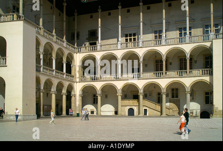 Torbogen der Innenhof Gebäude der Burg Wawel, Krakau Krakau Polen Stockfoto