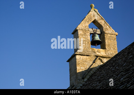Glocke s Turm der St. Oswald Kirche in Widford Cotswolds Oxfordshire UK Stockfoto