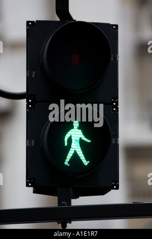 Grünes Symbol Darauftreten Fußgängerüberweg Lichter London Vereinigtes Königreich Stockfoto