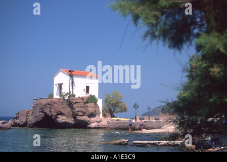 Griechische Kapelle am Ufer Skala Sikaminias Lesbos Griechenland Stockfoto