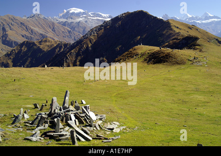 Chandra Kanni Pass und Maenhirs auf Alp, indischen Himalaya-Gebirge im Sommer Stockfoto