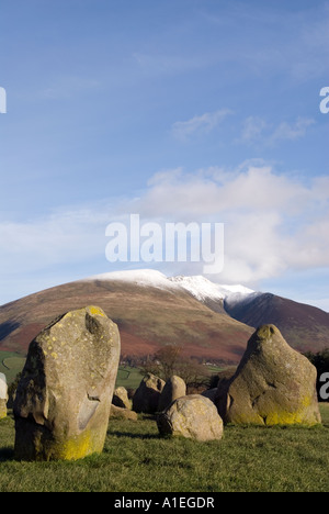 Castlerigg Stone Circle und Blanecathra Sattel zurück Mountain Peak Nationalpark Lake District Cumbria zum Verkauf UK England Vereinigtes Stockfoto