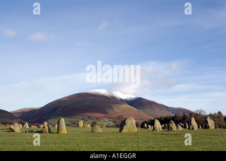 Doug Blane Castlerigg Stone Circle und Blencathra Saddleback in der Nähe von Keswick im englischen Lake District National Park Cumbria Stockfoto