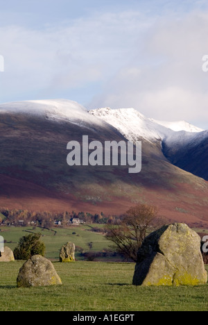 Doug Blane Castlerigg Stone Circle und Blencathra Saddleback in der Nähe von Keswick im englischen Lake District National Park Cumbria Stockfoto