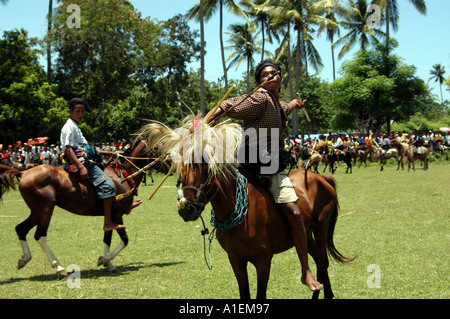 WEST-SUMBA INDONESIEN PASOLA RITUELLE KRIEG Stockfoto