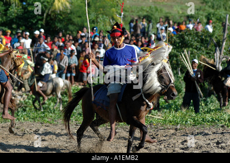 WEST-SUMBA INDONESIEN PASOLA RITUELLE KRIEG Stockfoto