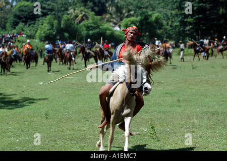 WEST-SUMBA INDONESIEN PASOLA RITUELLE KRIEG Stockfoto