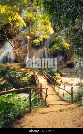 Spektakuläre Kuang Si fällt, 29 km südlich von Luang Prabang, Laos, Südostasien Stockfoto