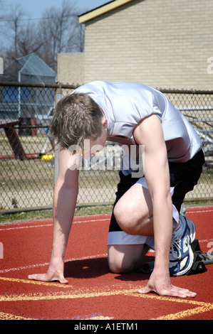Treffen Sie die Startlinie auf der 100-Meter-Lauf bei einem Leichtathletik Stockfoto