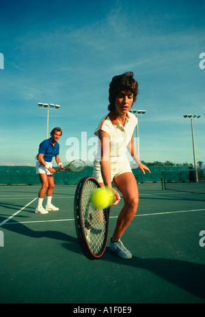 Paar Tennis spielen Stockfoto