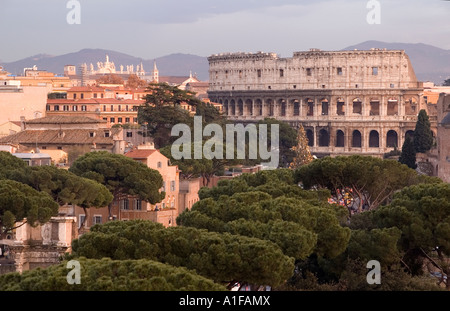 Außenansicht des besterhaltenen Teils des Amphitheaters des Kolosseums, Rom Italien Stockfoto