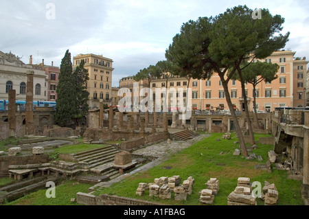 Ruinen des römischen Tempels B, gewidmet Fortuna Huiusce Diei und Tempel A oder Tempel von Juturna auf dem Largo di Torre Argentina Square, Rom Italien Stockfoto