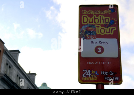 Bushaltestelle, Dienst an der Gemeinschaft öffentlichen transport blau weißen Dublin Irland Irland Süden Süd Reisen Tourismus redaktionellen Funktion Stockfoto