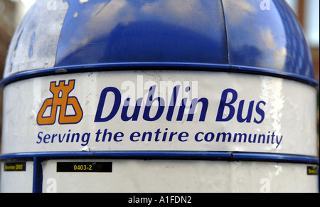 Bushaltestelle, Dienst an der Gemeinschaft öffentlichen transport blau weißen Dublin Irland Irland Süden Süd Reisen Tourismus redaktionellen Funktion Stockfoto