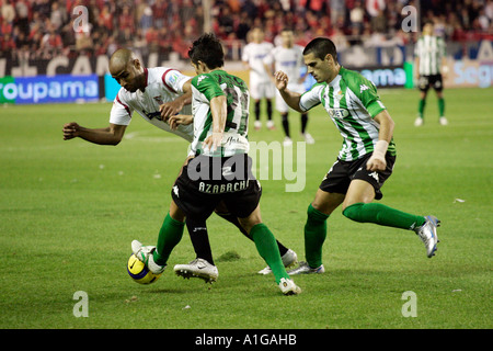 Kanoute, Stürmer des FC Sevilla, geprägt von Xisco und Juanito, Spieler von Real Betis Stockfoto