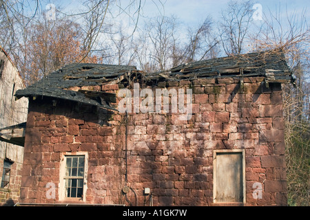 Altes Steinhaus mit eingestürzt Dach Pennsylvania USA Stockfoto