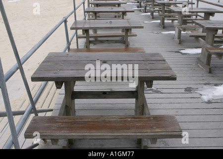 Picknick-Tabellen Tabellen entlang der Promenade in Sea Girt NJ USA Stockfoto