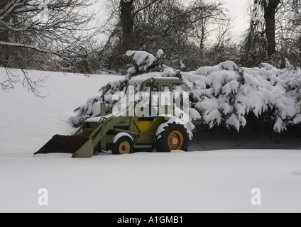 Schneepflug im Schnee begraben Stockfoto